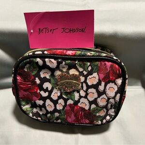 Women’s Betsey Johnson cosmetic bag